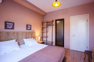 Отель Hotel N16 Батуми Стандартный двухместный номер с 1 кроватью или 2 отдельными кроватями и балконом-3