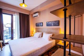 Отель Hotel N16 Батуми Двухместный номер с 1 кроватью или 2 отдельными кроватями, вид на город-16